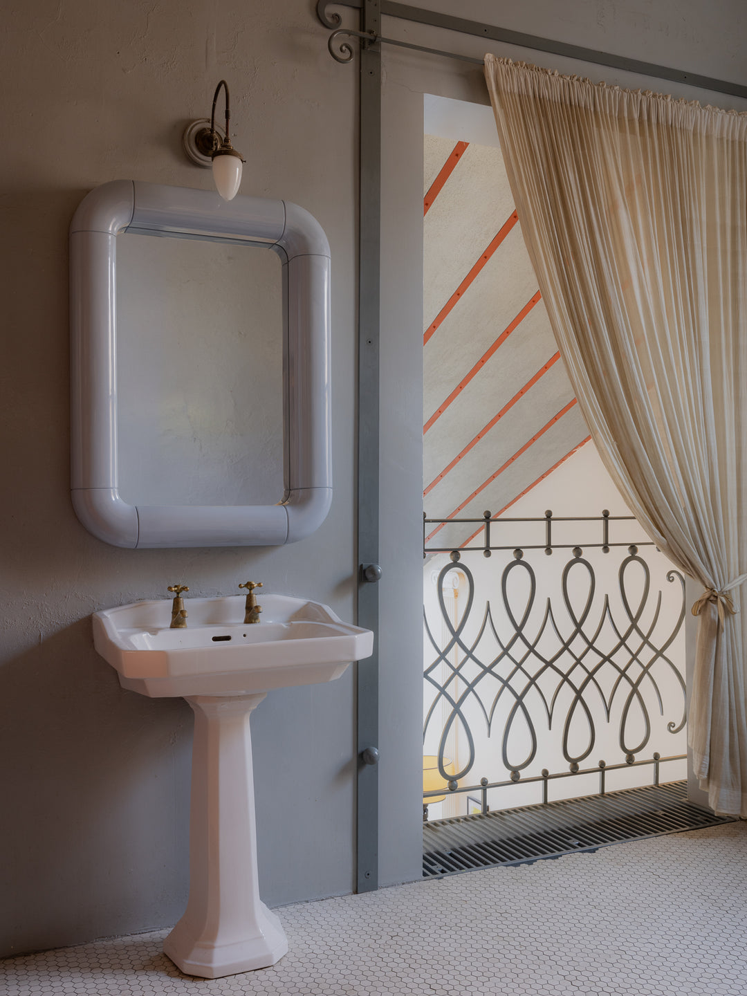 Dora Gloss Mirror